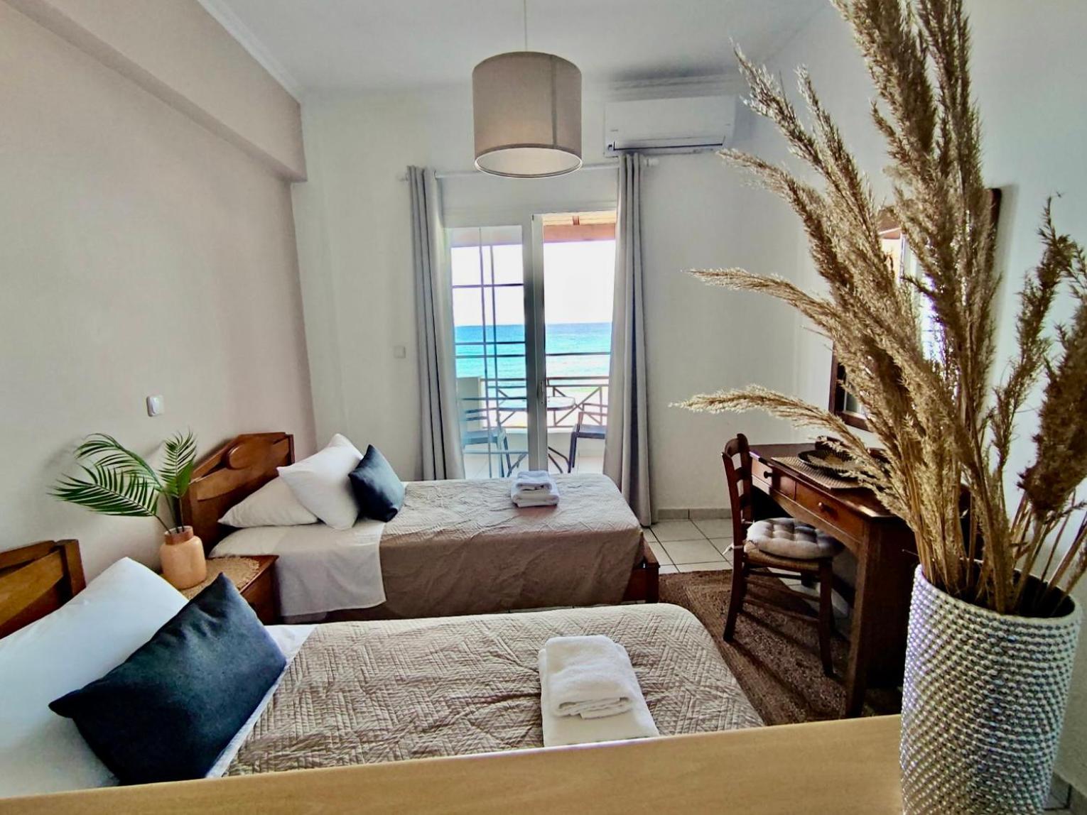 Nereides Apartments Agios Gordios  Dış mekan fotoğraf