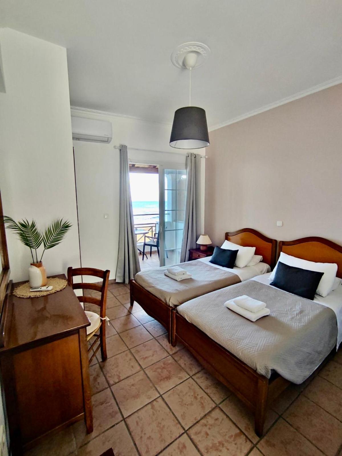 Nereides Apartments Agios Gordios  Dış mekan fotoğraf