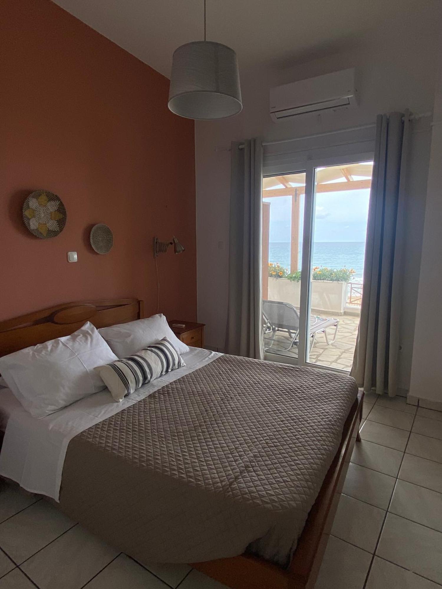Nereides Apartments Agios Gordios  Dış mekan fotoğraf